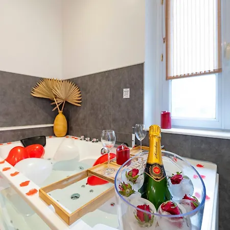 Le Nid D'Eliyah, Suites Avec Jacuzzi 15Min Disneyland Paris Nanteuil-les-Meaux Exterior photo